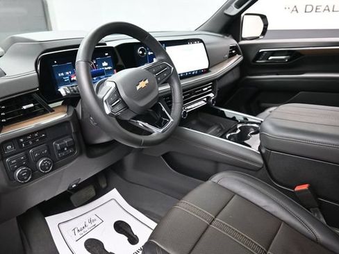 Used 2025 Chevrolet Tahoe High Country AWD/4WD image 19