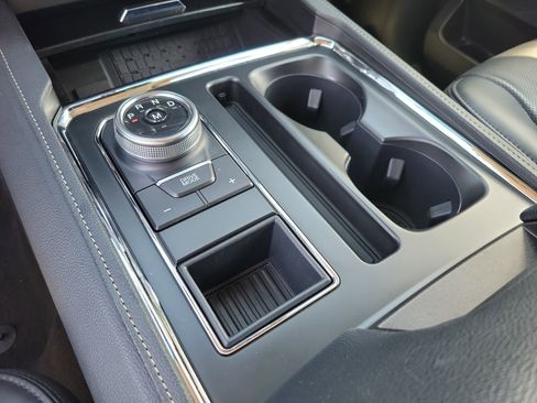 Used 2024 Ford Expedition XLT image 13