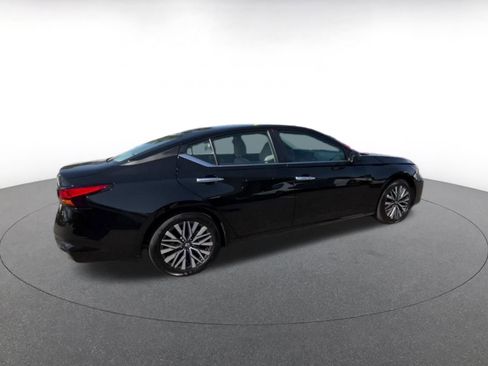Used 2025 Nissan Altima 2.5 SV FWD image 15