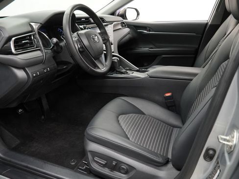 Used 2020 Toyota Camry SE FWD image 18