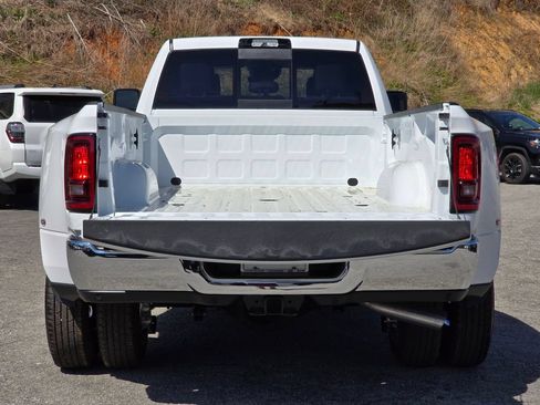 New 2026 RAM 3500 Tradesman AWD/4WD image 12