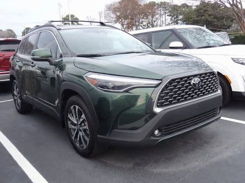 Used 2023 Toyota Corolla Cross XLE image 3