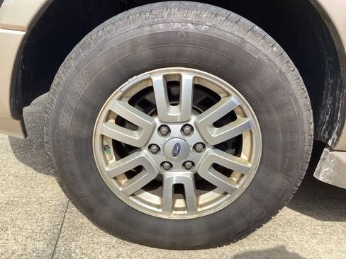 Used 2012 Ford Expedition XLT AWD/4WD image 4
