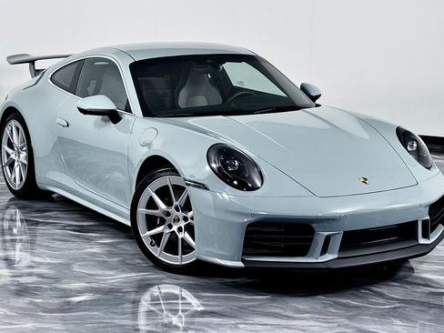 Used 2025 Porsche 911 Carrera RWD image 3
