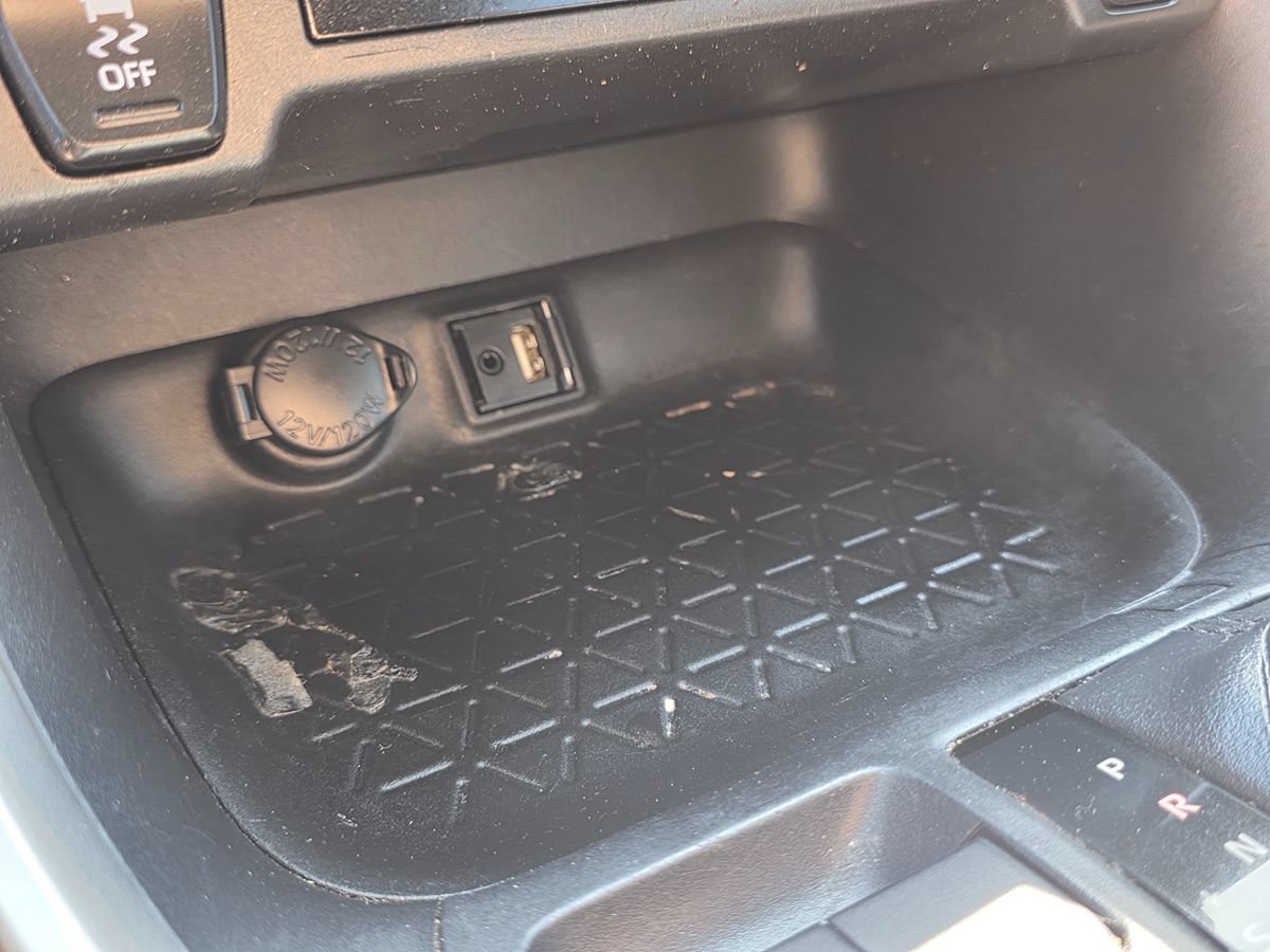 Used 2019 Toyota RAV4 LE w/ Carpet Mat Package FWD image 45
