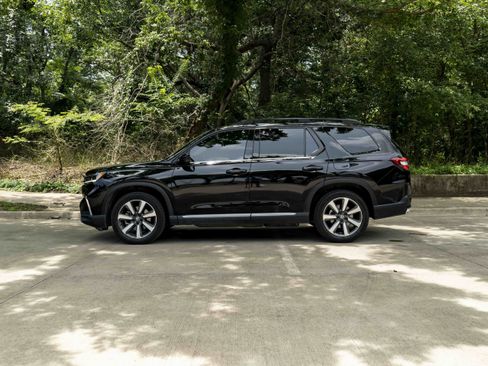 Used 2023 Honda Pilot Touring image 6