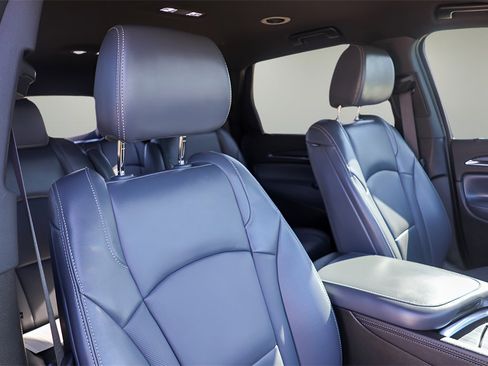 Used 2024 Buick Enclave Premium image 21