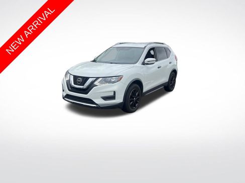 Used 2020 Nissan Rogue SV image 1