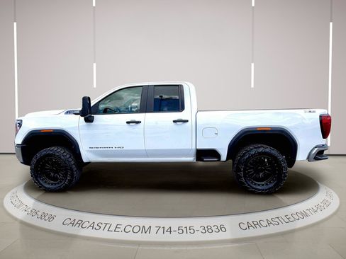 Used 2024 GMC Sierra 2500 Pro AWD/4WD image 2