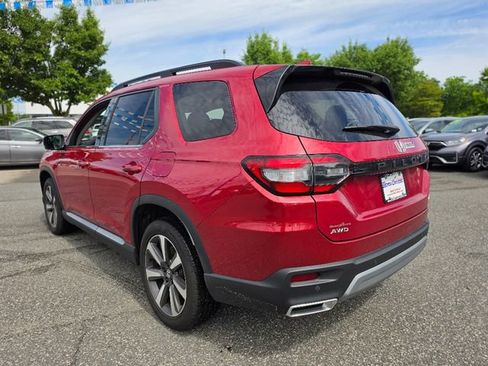 Used 2025 Honda Pilot Elite image 3