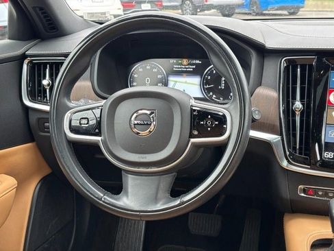 Used 2021 Volvo V90 T6 Cross Country image 12