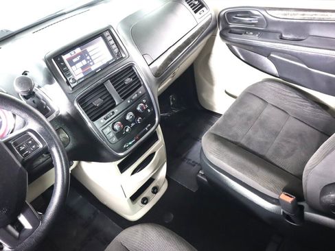 Used 2018 Dodge Grand Caravan SE w/ UConnect Hands-Free Group image 24