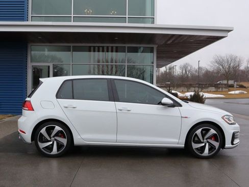 Used 2019 Volkswagen GTI SE image 2