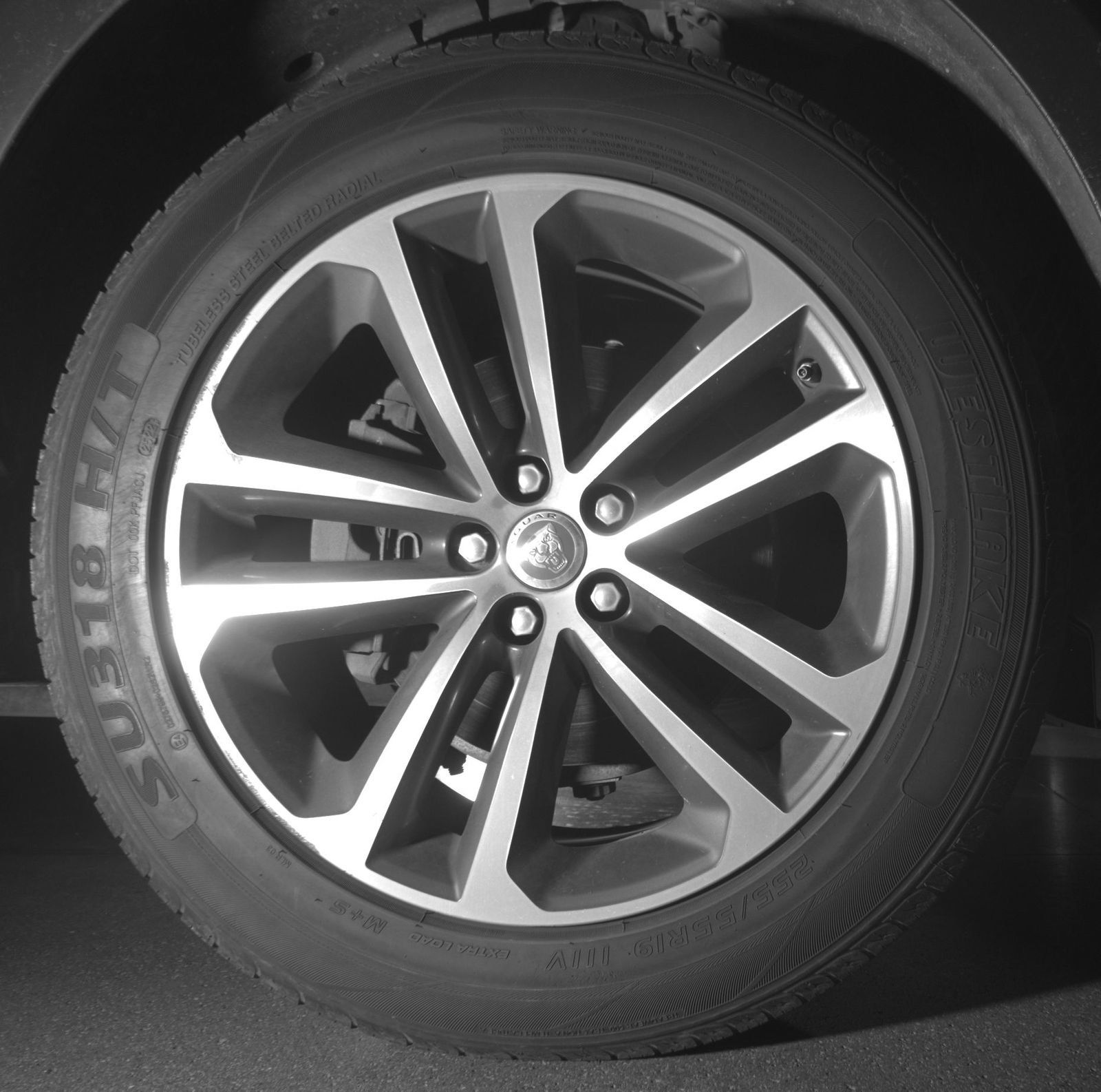 Used 2018 Jaguar F-PACE Premium AWD/4WD image 11