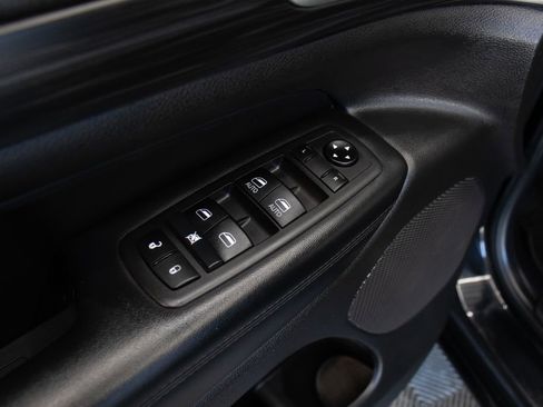 Used 2021 Jeep Grand Cherokee Laredo X AWD/4WD image 17
