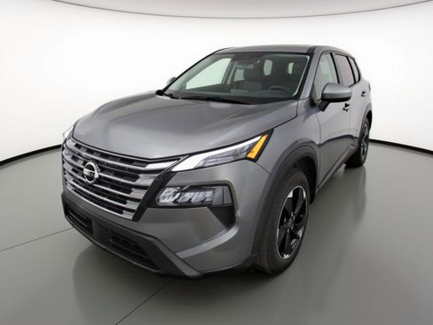 Used 2025 Nissan Rogue SV image 3