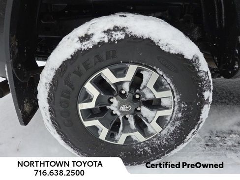 Used 2022 Toyota Tacoma TRD Off-Road image 5