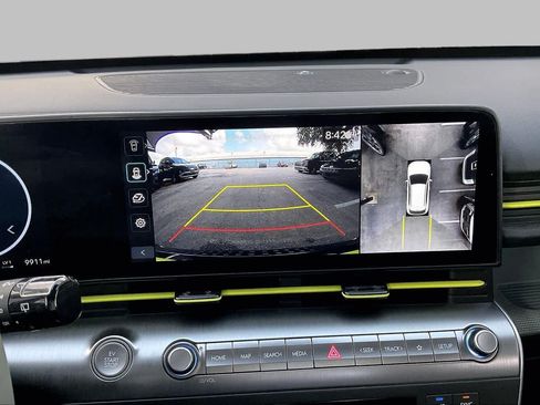 Used 2025 Hyundai Kona Limited FWD image 28