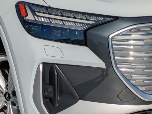 Used 2023 Audi Q4 e-tron Prestige image 25