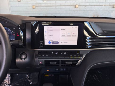 Used 2025 Toyota Camry LE image 18