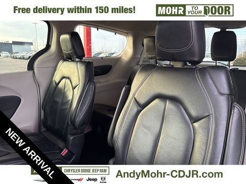 Used 2022 Chrysler Pacifica Touring-L image 19