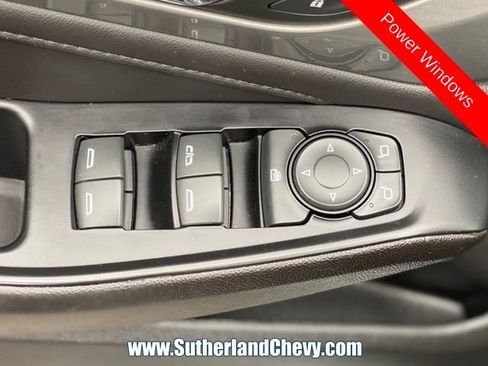 Used 2023 Chevrolet Traverse LT FWD image 15