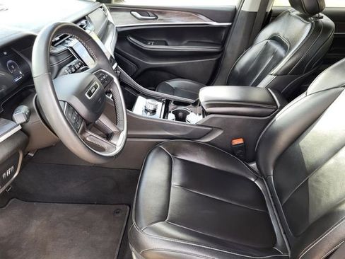 Used 2023 Jeep Grand Cherokee Limited image 12