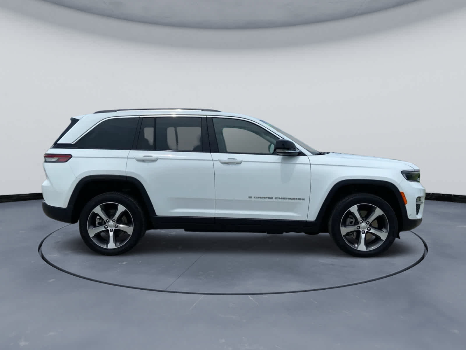 Used 2022 Jeep Grand Cherokee Limited 4xe w/ Luxury Tech Group II AWD/4WD image 8