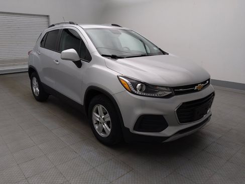 Used 2021 Chevrolet Trax LT w/ LT Convenience Package FWD image 13