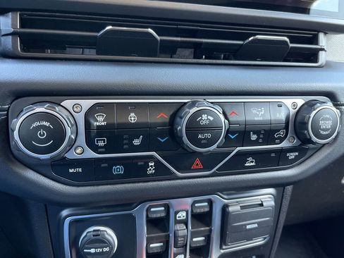 Certified 2025 Jeep Wrangler Unlimited Sahara image 12