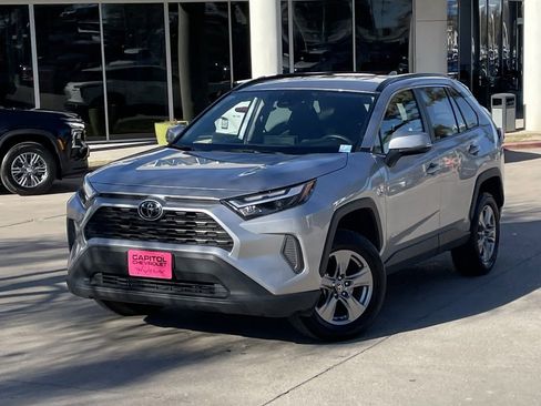 Used 2025 Toyota RAV4 XLE image 10