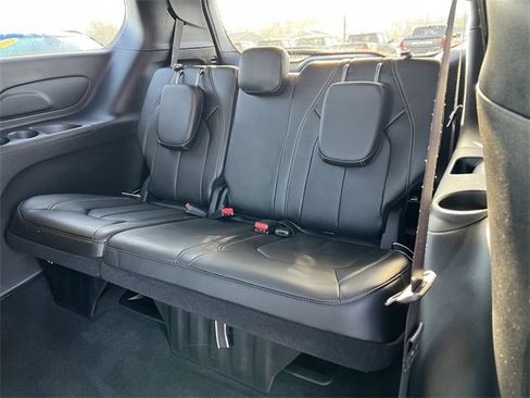 Certified 2026 Chrysler Pacifica Select w/ S Appearance Package image 6