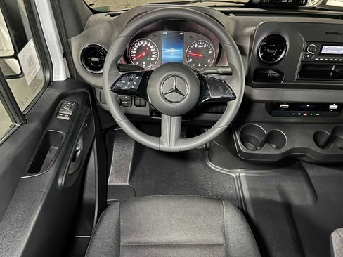 Used 2025 Mercedes-Benz Sprinter 2500 image 35