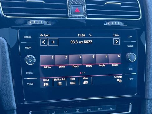 Used 2018 Volkswagen GTI SE FWD image 18