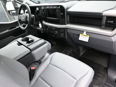 Used 2023 Ford F350 XL image 38