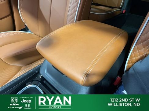 New 2026 Chrysler Pacifica Pinnacle AWD/4WD image 27