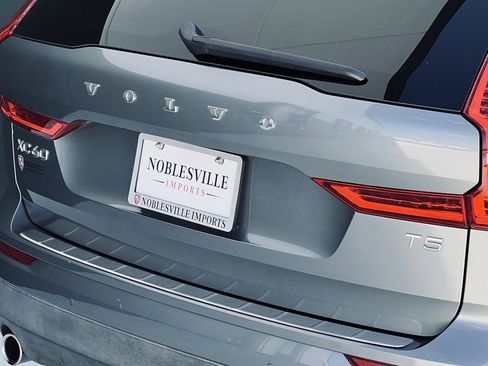 Used 2019 Volvo XC60 T5 Momentum w/ Multimedia Package image 10