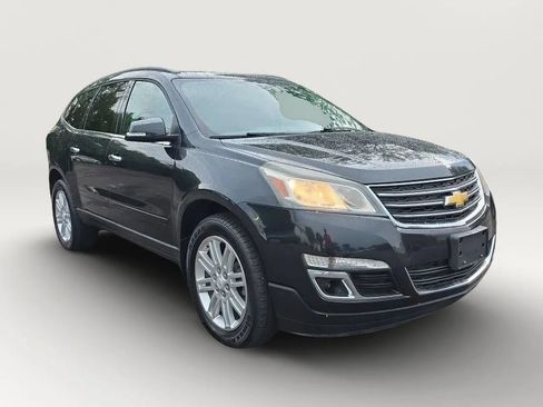 Used 2015 Chevrolet Traverse LT w/ Style and Technology Package FWD image 3