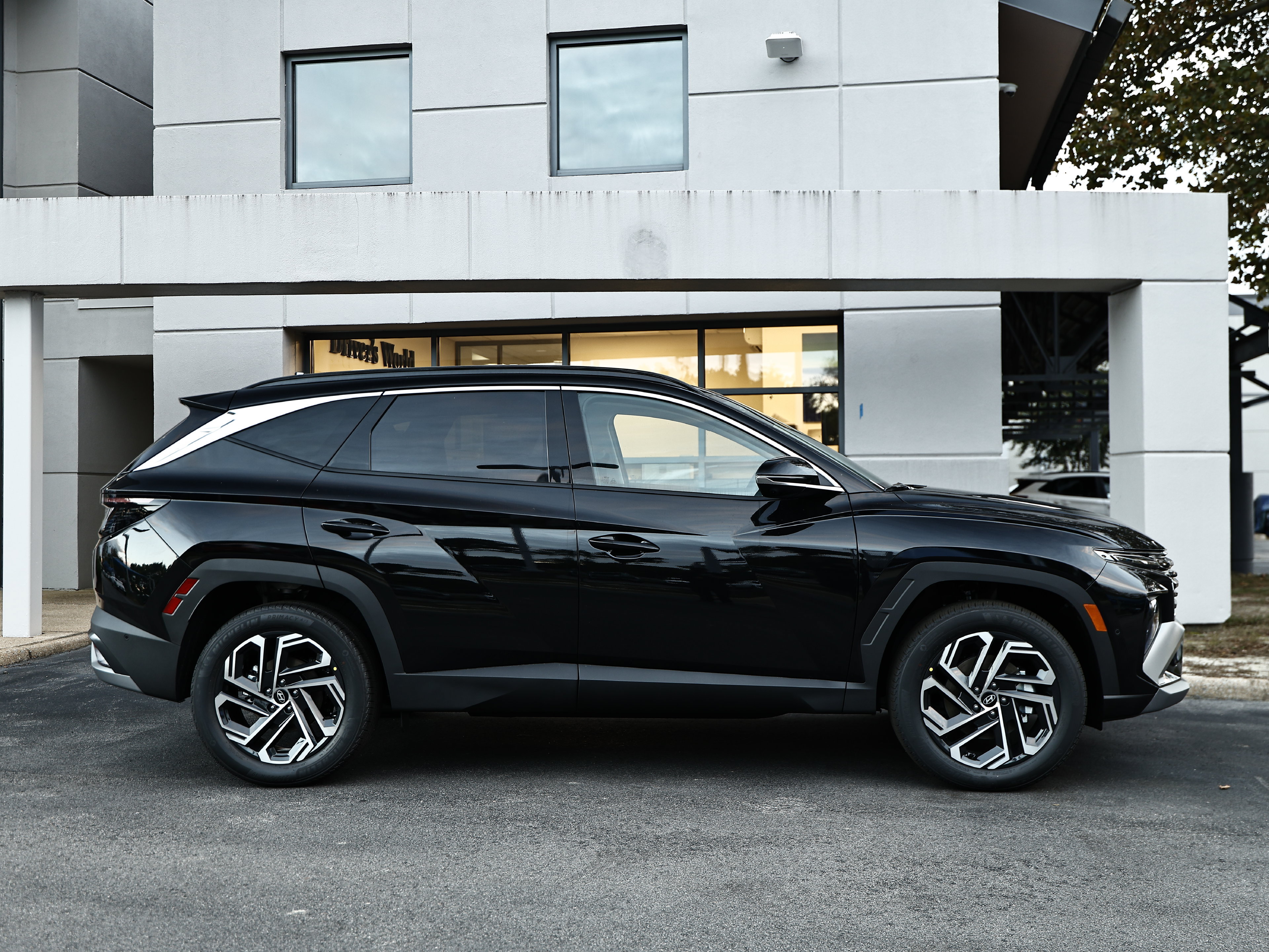New 2026 Hyundai Tucson Limited w/ Tow & Go Package AWD/4WD image 3