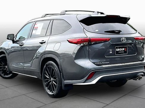 Used 2023 Toyota Highlander XSE FWD image 12