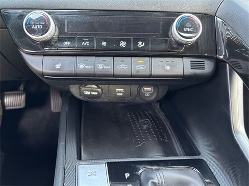 Used 2022 Hyundai Elantra Limited image 21