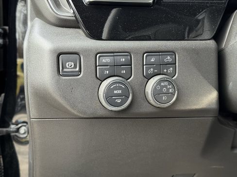 Used 2025 Chevrolet Silverado 2500 LTZ w/ Z71 Chrome Sport Edition image 24