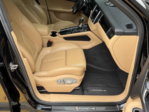 Used 2018 Porsche Macan AWD/4WD image 23