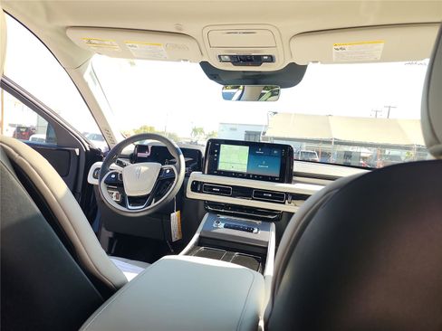 New 2026 Lincoln Aviator AWD image 24