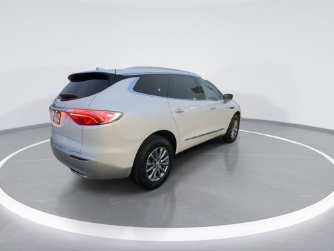 Used 2023 Buick Enclave Essence image 8