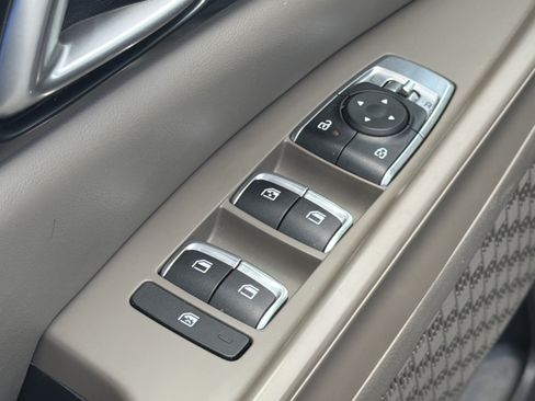 Certified 2025 Kia Carnival FWD image 17