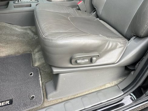 Used 2014 Nissan Frontier SL w/ SL Moonroof Package image 19