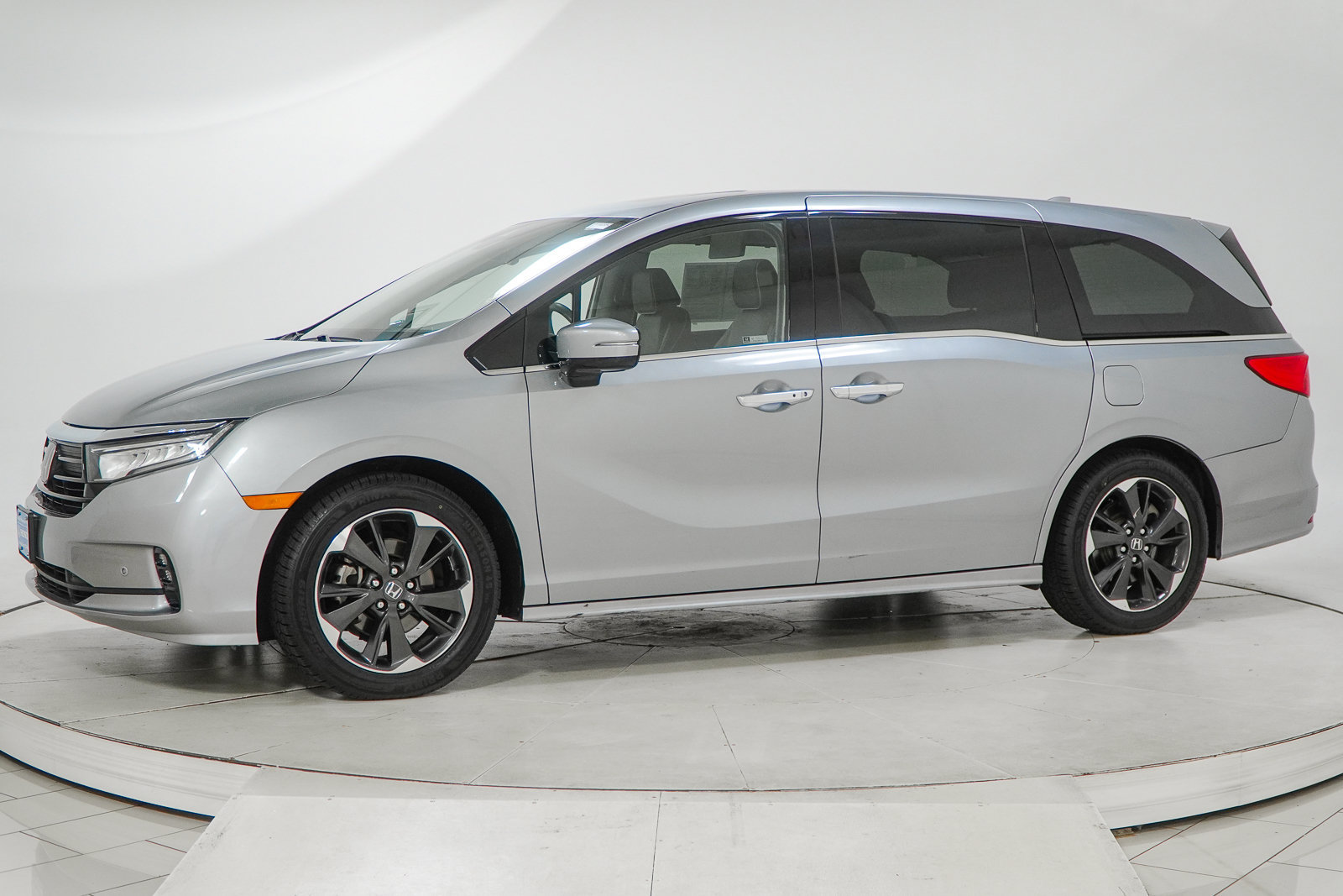 Used 2024 Honda Odyssey Elite image 5