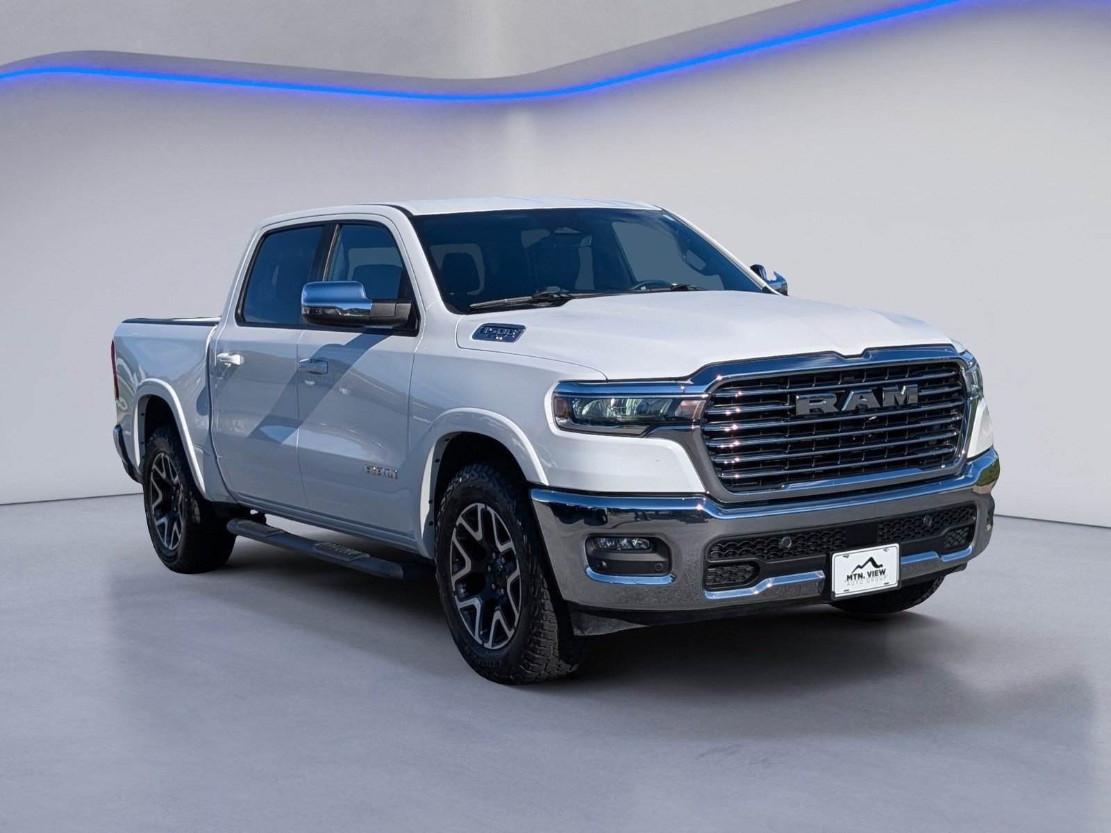 Used 2025 RAM 1500 Laramie AWD/4WD image 5