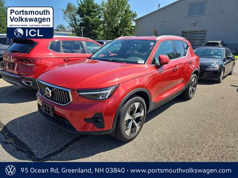 Used 2023 Volvo XC40 B5 Plus w/ Driver Assist Package AWD/4WD image 1